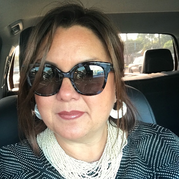 Meet your Posher, Michele - Picture 1 of 1